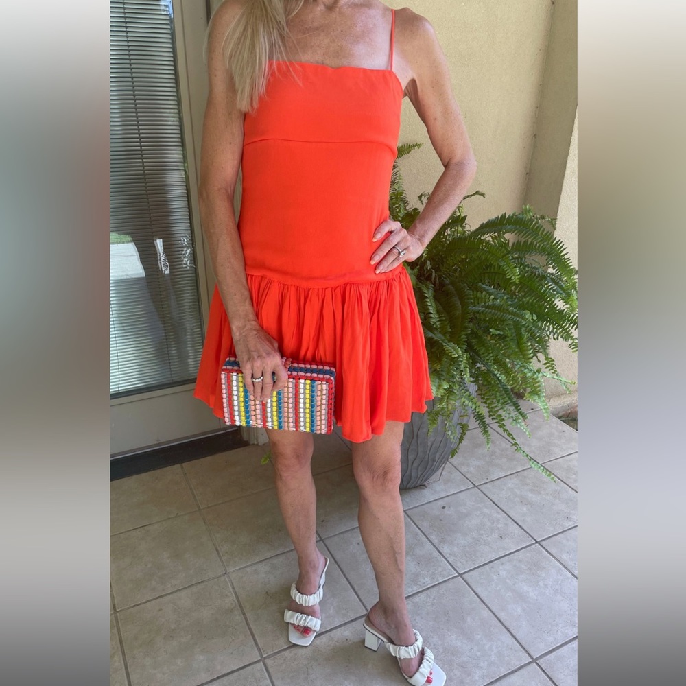 Super cute dress!! Don’t like it on my body type. Message me for more pictures!!